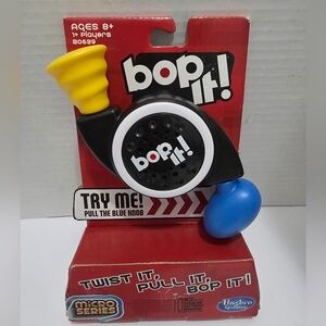Hasbro Bop It! B0639000 Handheld Electronic Game new in packaging